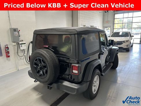 Used 2018 Jeep Wrangler Sport image 8