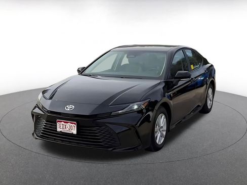 Used 2025 Toyota Camry LE image 7