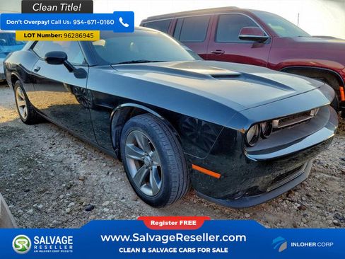 Used 2018 Dodge Challenger SXT image 5