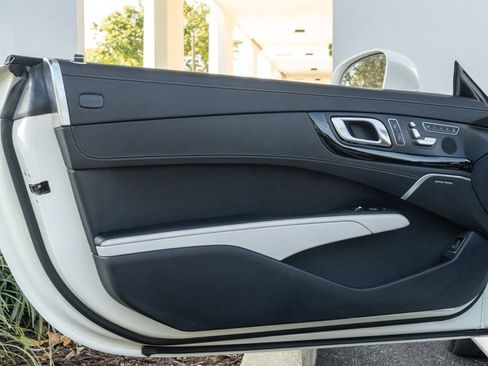 Used 2015 Mercedes-Benz SL 550 image 26