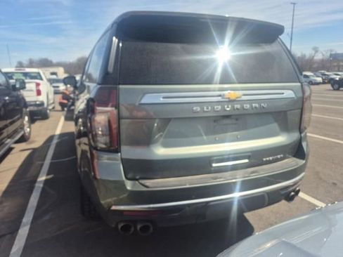 Used 2023 Chevrolet Suburban Premier image 4