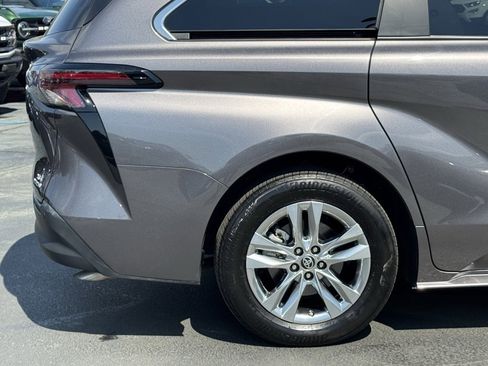 Used 2024 Toyota Sienna XLE image 44