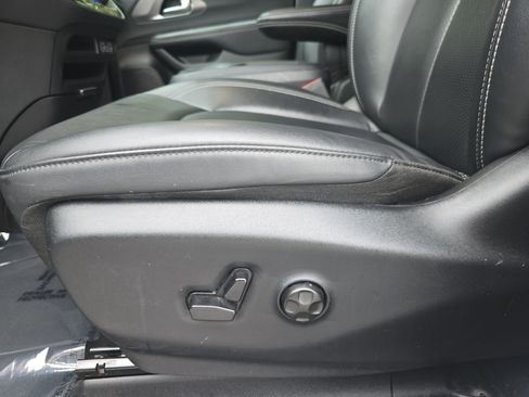 Used 2025 Chrysler Pacifica Select FWD image 26