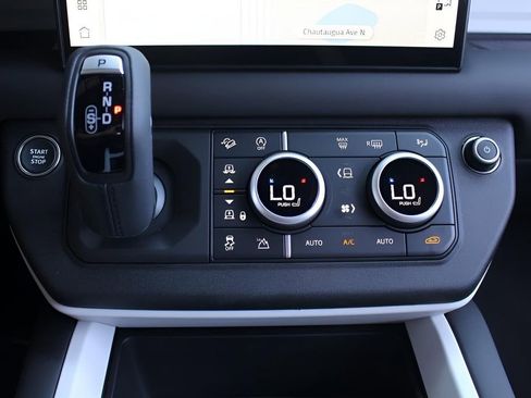 New 2025 Land Rover Defender 130 X-Dynamic SE AWD/4WD image 27