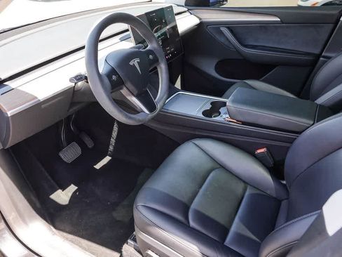 Used 2024 Tesla Model Y Long Range AWD/4WD image 15