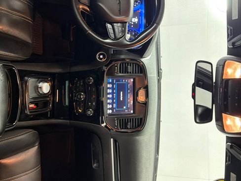 Used 2019 Chrysler 300 S RWD image 17