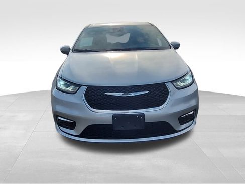 Certified 2023 Chrysler Pacifica Touring-L image 14