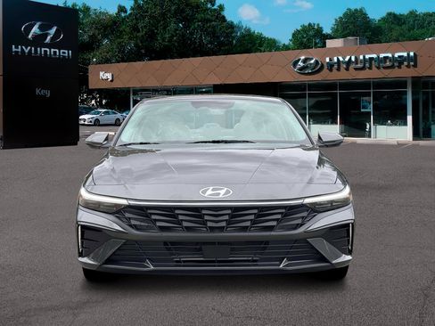 New 2026 Hyundai Elantra Limited FWD image 12