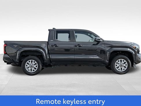 Certified 2024 Toyota Tacoma SR5 w/ SR5 Upgrade Package AWD/4WD image 8