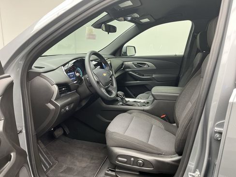 Certified 2023 Chevrolet Traverse LT image 3