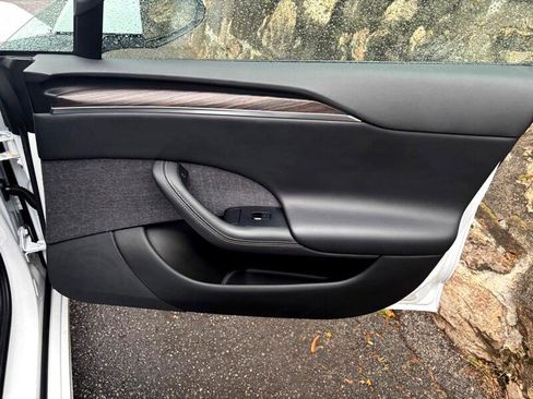 Used 2022 Tesla Model S AWD image 43