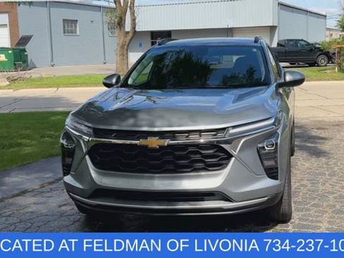 Used 2024 Chevrolet Trax LT w/ Driver Confidence Package FWD image 3