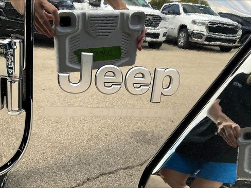 New 2025 Jeep Gladiator Sport image 31