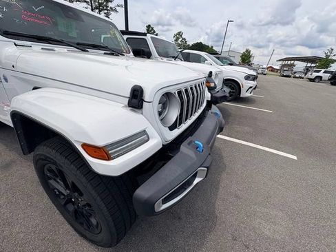 Used 2024 Jeep Wrangler Unlimited Sahara AWD/4WD image 12