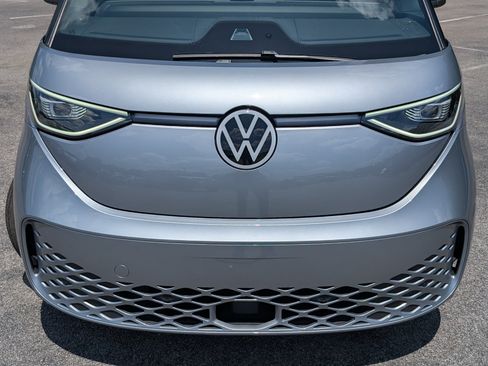 Used 2025 Volkswagen ID. Buzz 1st Edition RWD image 13