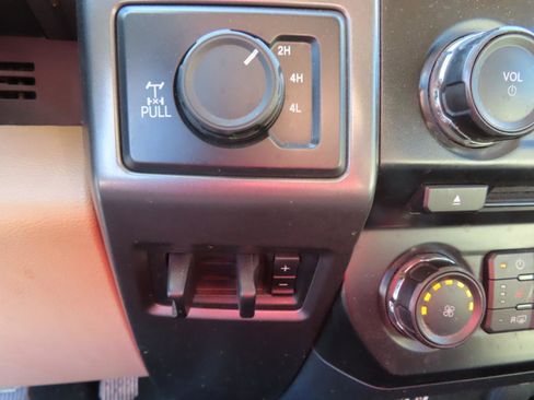 Used 2017 Ford F350 XLT w/ XLT Premium Package image 39