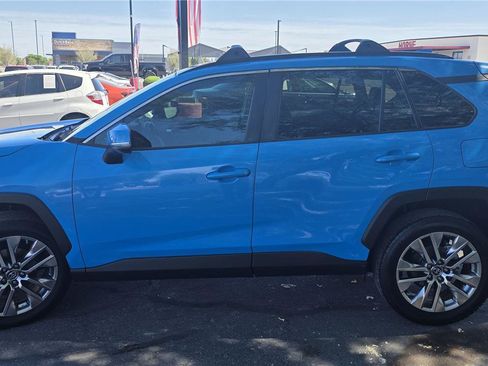 Used 2019 Toyota RAV4 XLE Premium w/ Carpet Mat Package FWD image 8