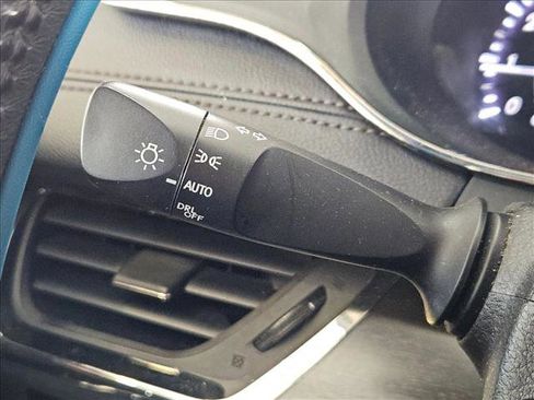 Used 2018 Toyota Avalon XLE image 12