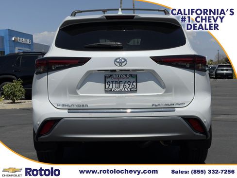 Used 2025 Toyota Highlander Platinum AWD/4WD image 5