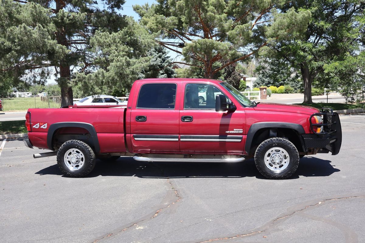Used 2006 Chevrolet Silverado 2500 LT w/ Onstar Plus Package AWD/4WD image 3