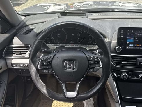 Used 2018 Honda Accord Touring image 12