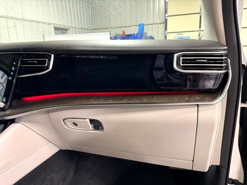 Used 2023 Jeep Grand Wagoneer Series II w/ Convenience Group III image 17