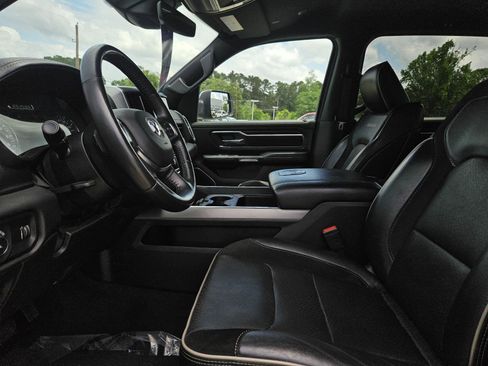 Used 2024 RAM 1500 Laramie AWD/4WD image 12