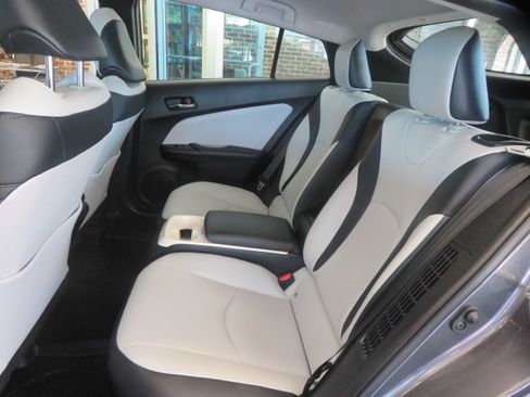 Used 2018 Toyota Prius Prime Premium FWD image 18