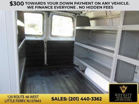 Used 2015 GMC Savana 2500 image 32