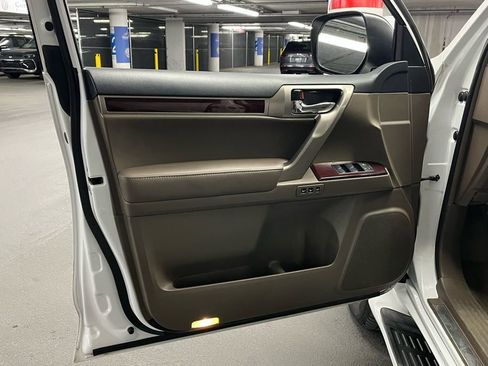Used 2014 Lexus GX 460 w/ Premium Package AWD/4WD image 19