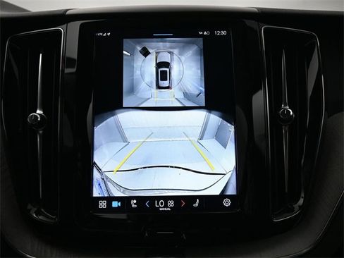Used 2025 Volvo XC60 B5 Plus image 20