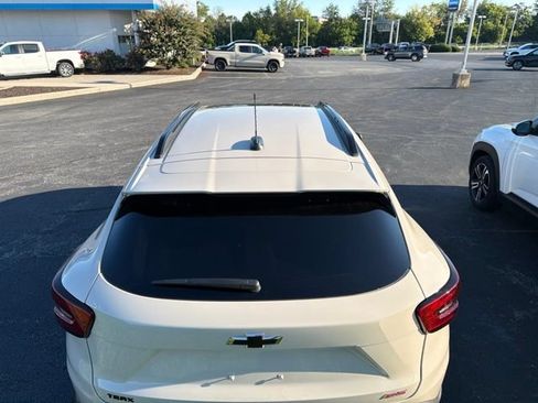 Used 2026 Chevrolet Trax RS w/ Sunroof Package FWD image 9