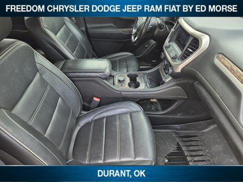 Used 2020 GMC Acadia Denali w/ Technology Package FWD image 9
