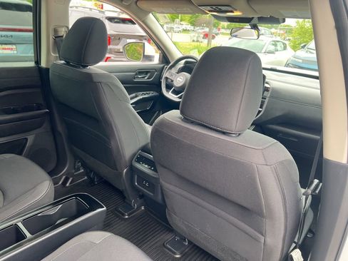 Certified 2024 Nissan Pathfinder SV w/ SV Premium Package AWD/4WD image 17