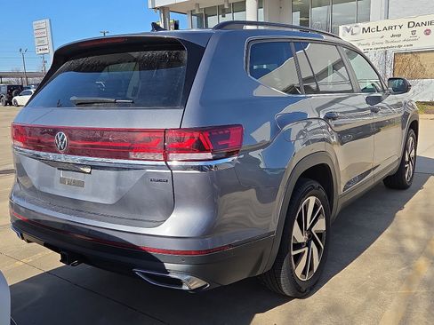 Used 2024 Volkswagen Atlas SE image 4
