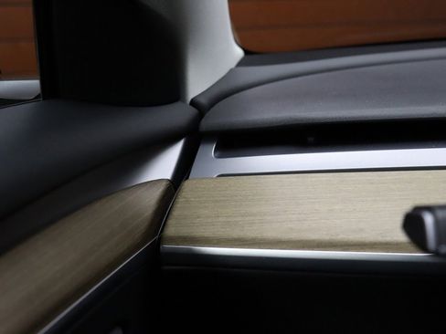 Used 2023 Tesla Model 3 Standard Range image 41