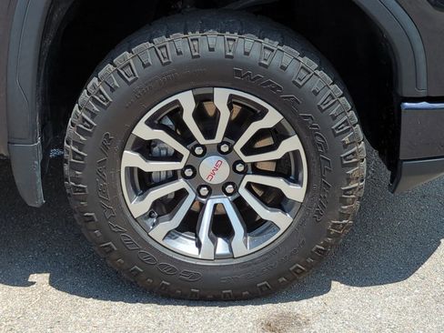 Used 2023 GMC Sierra 1500 AT4 w/ AT4 Premium Package AWD/4WD image 11