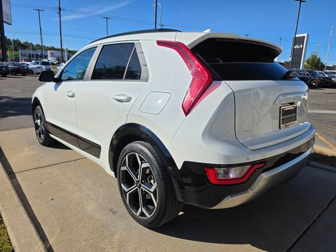 Certified 2023 Kia Niro EX Touring FWD image 7