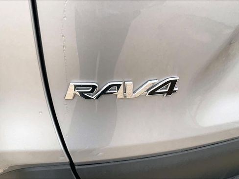 Used 2025 Toyota RAV4 XLE FWD image 30