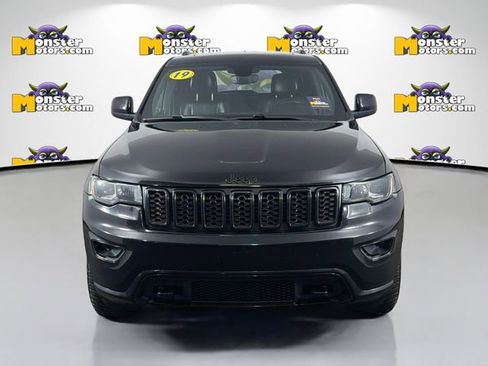 Used 2019 Jeep Grand Cherokee Altitude image 2