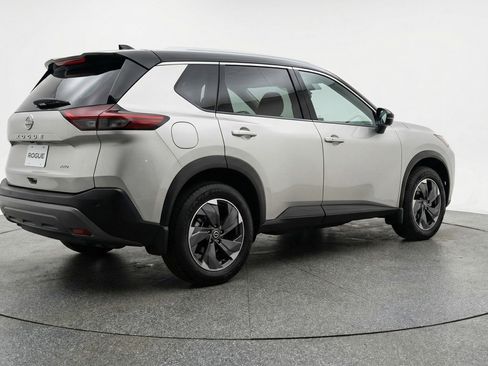 Used 2025 Nissan Rogue SV image 9