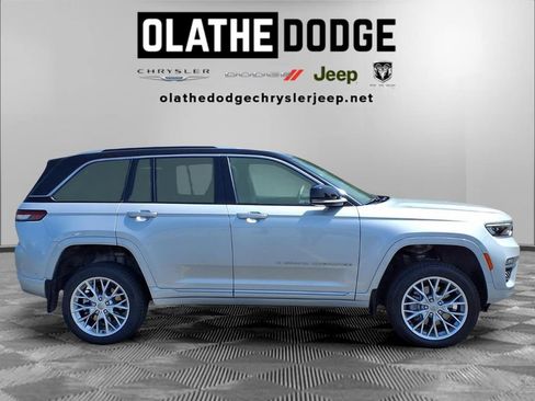 Used 2023 Jeep Grand Cherokee Summit w/ Advanced Protech Group IV AWD/4WD image 30