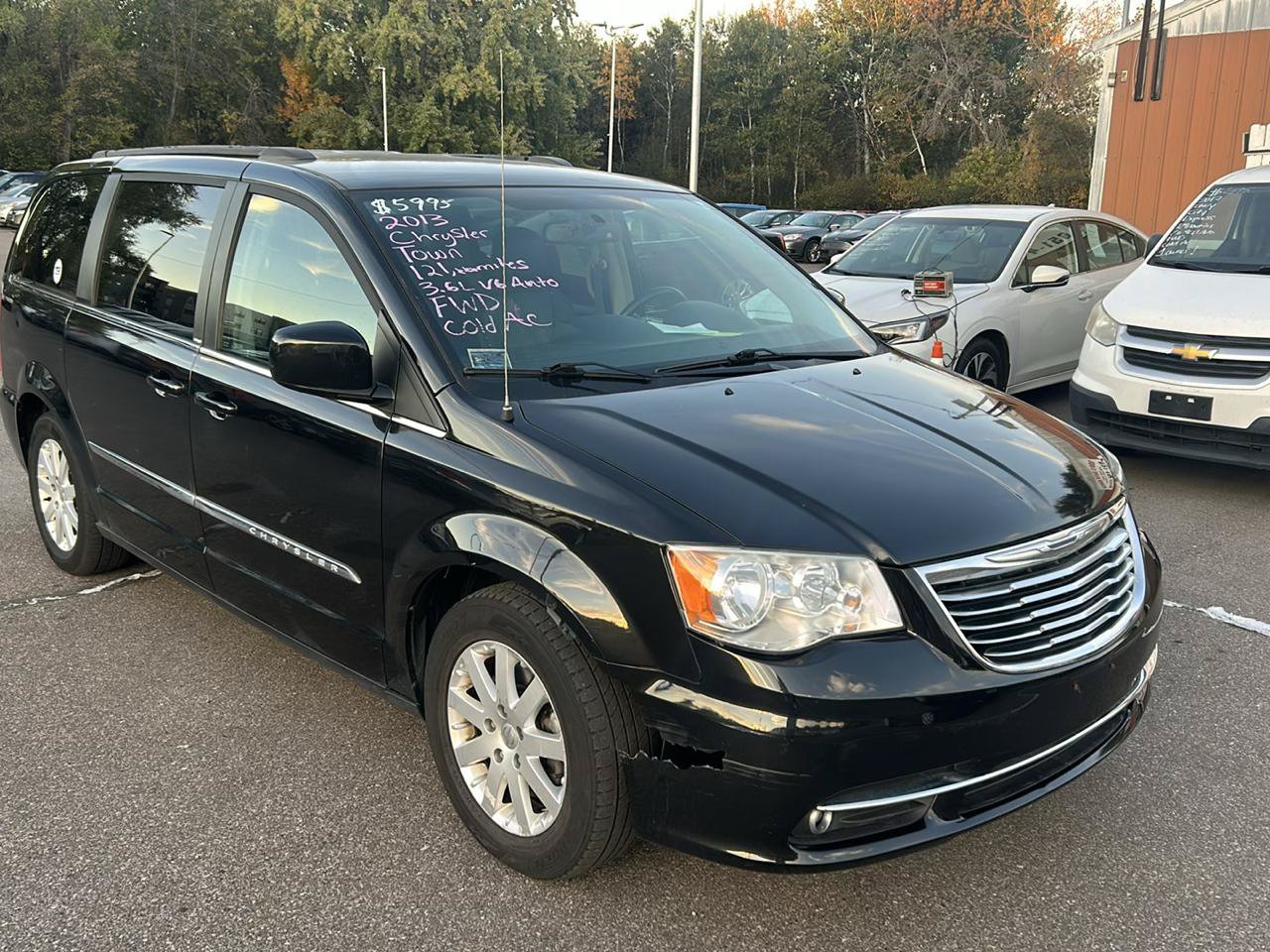 Used 2013 Chrysler Town & Country Touring FWD image 3