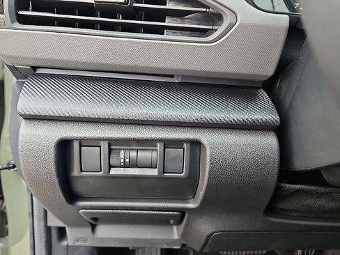 Used 2025 Subaru Crosstrek 2.5i Limited AWD/4WD image 19