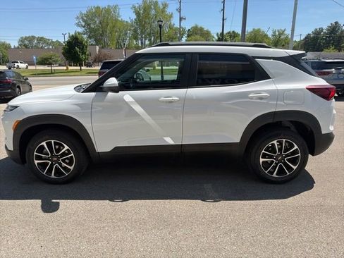 Used 2025 Chevrolet TrailBlazer LT AWD/4WD image 6