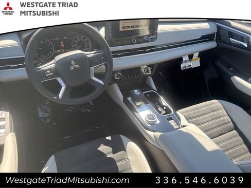 New 2026 Mitsubishi Outlander SE image 11