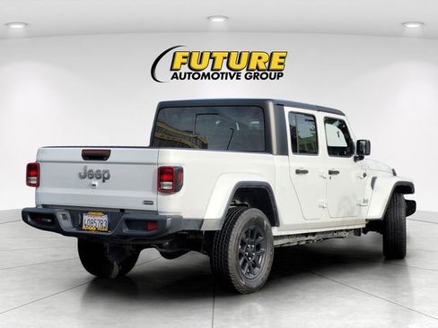Used 2023 Jeep Gladiator Overland image 5