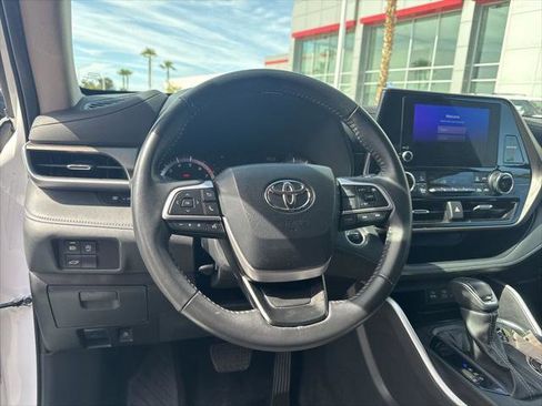 Certified 2024 Toyota Highlander LE AWD/4WD image 14