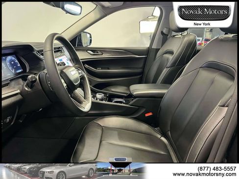 Used 2023 Jeep Grand Cherokee Limited w/ Trailer Tow Prep Group (B) AWD/4WD image 17
