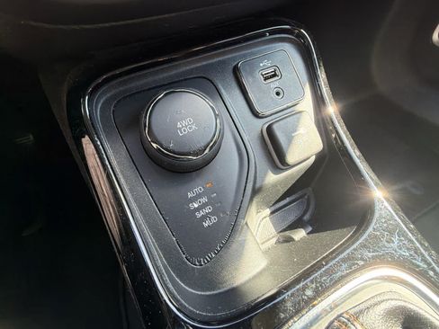 Used 2018 Jeep Compass Limited AWD/4WD image 30